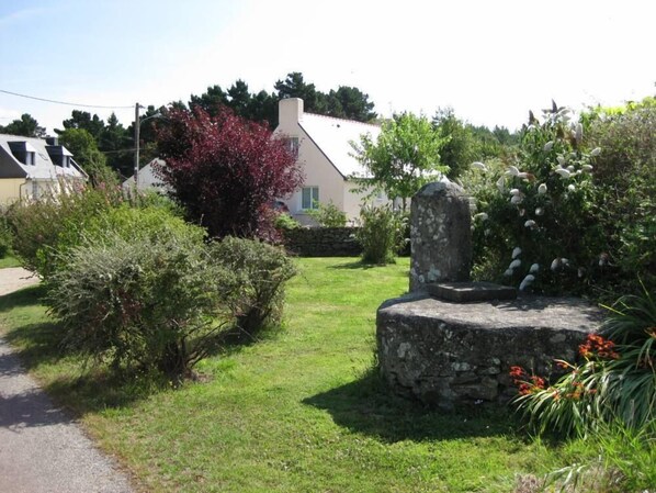 Property grounds - Beach at 300m, Very bright house, facing south with terrace and garden (Sarzeau)