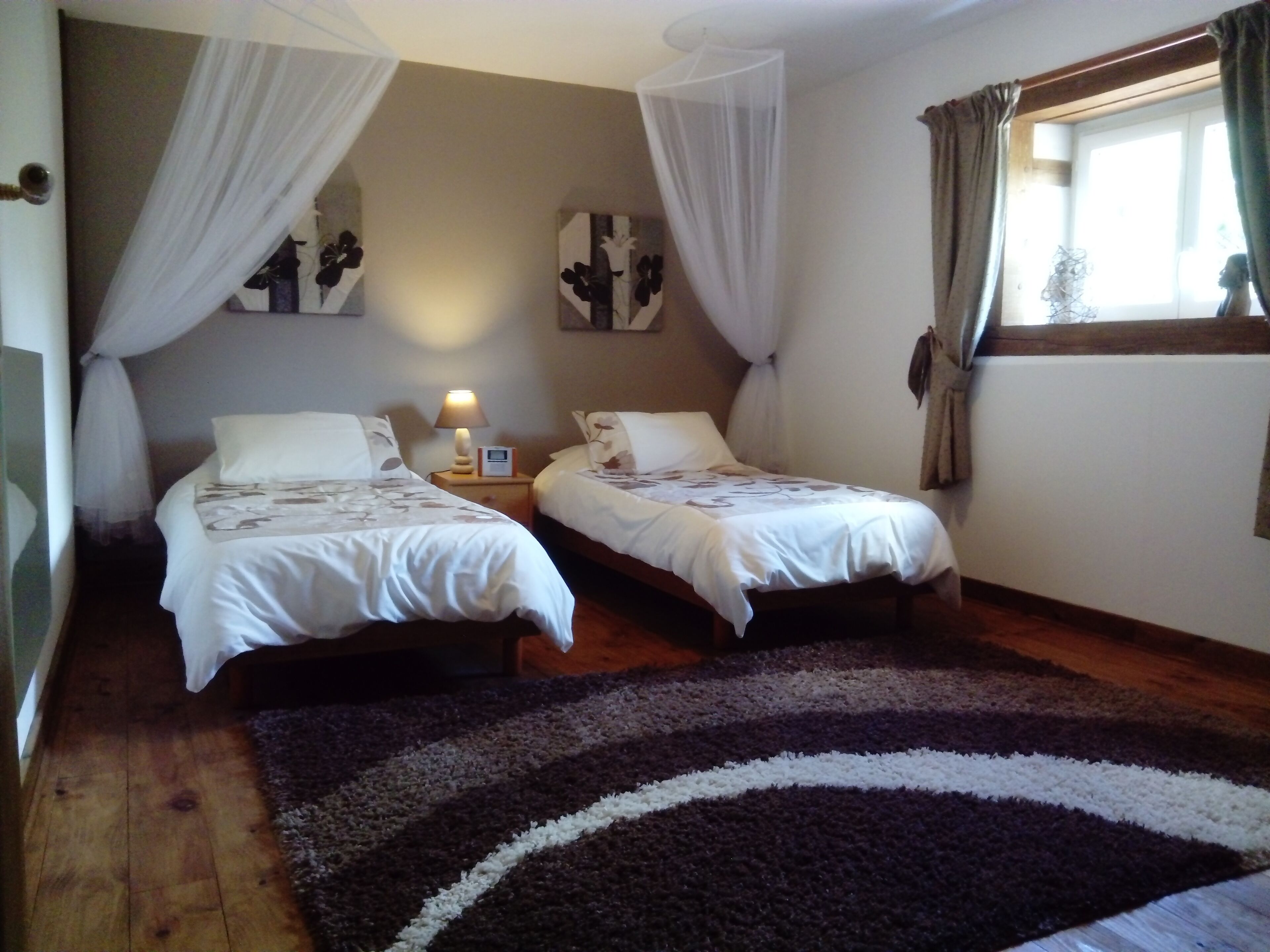 2 chambres, fer et planche à repasser, Wi-Fi gratuit, draps fournis