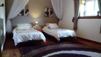 2 chambres, fer et planche Ă repasser, Wi-Fi gratuit, draps fournis