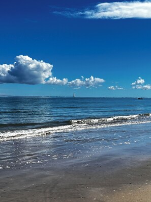 Plage, chaises longues