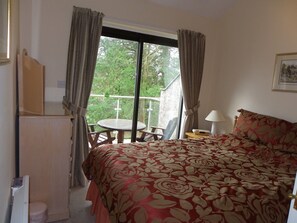 2 slaapkamers, een strijkplank/strijkijzer, gratis wifi, beddengoed