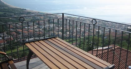 Tour Nicotera Palmentieri avec vue sur la mer