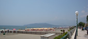 100m from the sea between Rome, Naples, islands, thermal baths of Suio a few kilometers away