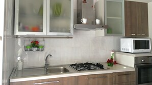 Coffee/tea maker, fridge, microwave, oven - 100m from the sea between Rome, Naples, islands, thermal baths of Suio a few kilometers away (Minturno)