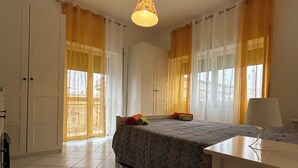 2 bedrooms, iron/ironing board, WiFi, bed sheets - 100m from the sea between Rome, Naples, islands, thermal baths of Suio a few kilometers away (Minturno)