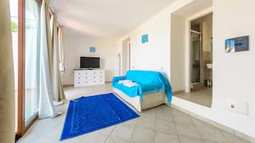 Smart TV, futbolito y tenis de mesa