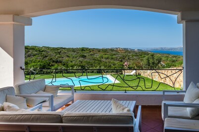 Villa Smeralda, large pool and garden, stunning view of the Archipelago