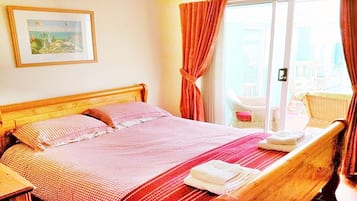 2 bedrooms, desk, iron/ironing board, travel cot