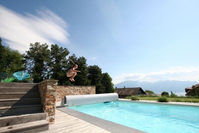 Montreux Holiday Home (Modern Villa) with view on the lake & the mountains