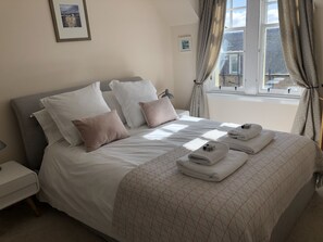 2 chambres, fer et planche à repasser, lit parapluie, Wi-Fi