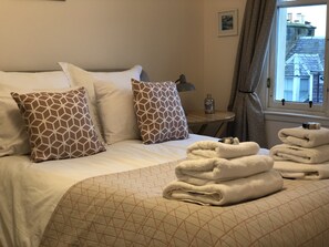 2 slaapkamers, een strijkplank/strijkijzer, reisbedje, wifi
