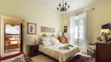1 Schlafzimmer, Zimmersafe, Schreibtisch, Bügeleisen/Bügelbrett