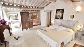 3 chambres, fer et planche à repasser, Wi-Fi gratuit, draps fournis