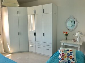 2 quartos, ferros/tábuas de passar roupa, Wi-Fi, roupa de cama