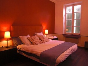 2 Schlafzimmer, Schreibtisch, Bügeleisen/Bügelbrett, Reisekinderbett