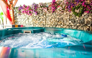 Indoor spa tub - "266" 4 STAR!  HOT-TUB, LOG-FIRE, BQ, PLAYGROUND, BIKE LOCKUP, Nr Zip World  (Aberdare)