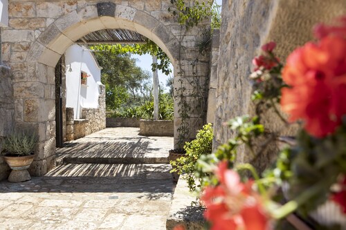 Trullocinquepunte with private swimming pool