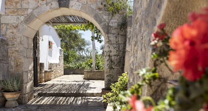 Trullocinquepunte with private swimming pool