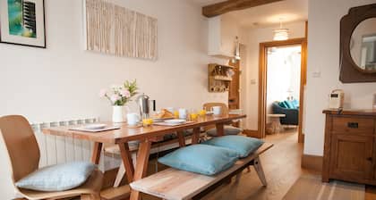 Teal House - Character House in Old Lyme Regis