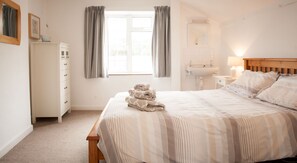 4 bedrooms, bed sheets