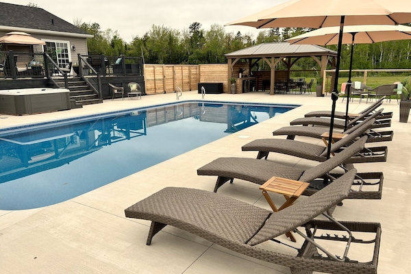 New 20'x40' heated pool avail June-Sept. 6 seater hot tub avail year round.