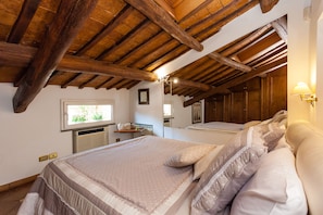 2 habitaciones, tabla de planchar con plancha y cuna de viaje