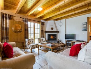 Flachbildfernseher, Kamin, DVD-Player