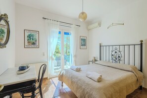 4 quartos, cofres nos quartos, escrivaninha