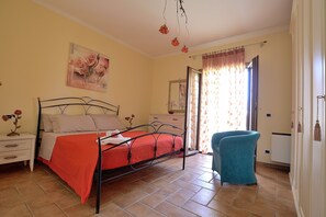 4 soverom, strykejern/-brett, reiseseng for barn og wi-fi (inkludert)