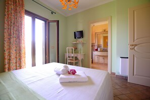 4 chambres, fer et planche à repasser, lit parapluie, Wi-Fi gratuit