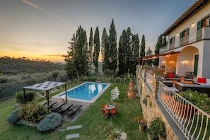 Outdoor pool -  Villa "Torre in Chianti", 8 ensuite bedrooms,A/C, Private Pool, WiFi, Florence (San Casciano in Val di Pesa)