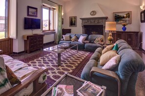 TV, DVD player, table football, ping pong