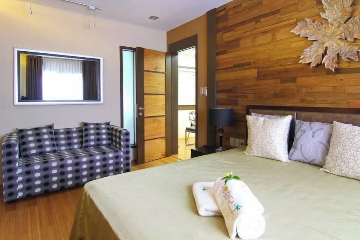 2 bedrooms, in-room safe, desk, iron/ironing board