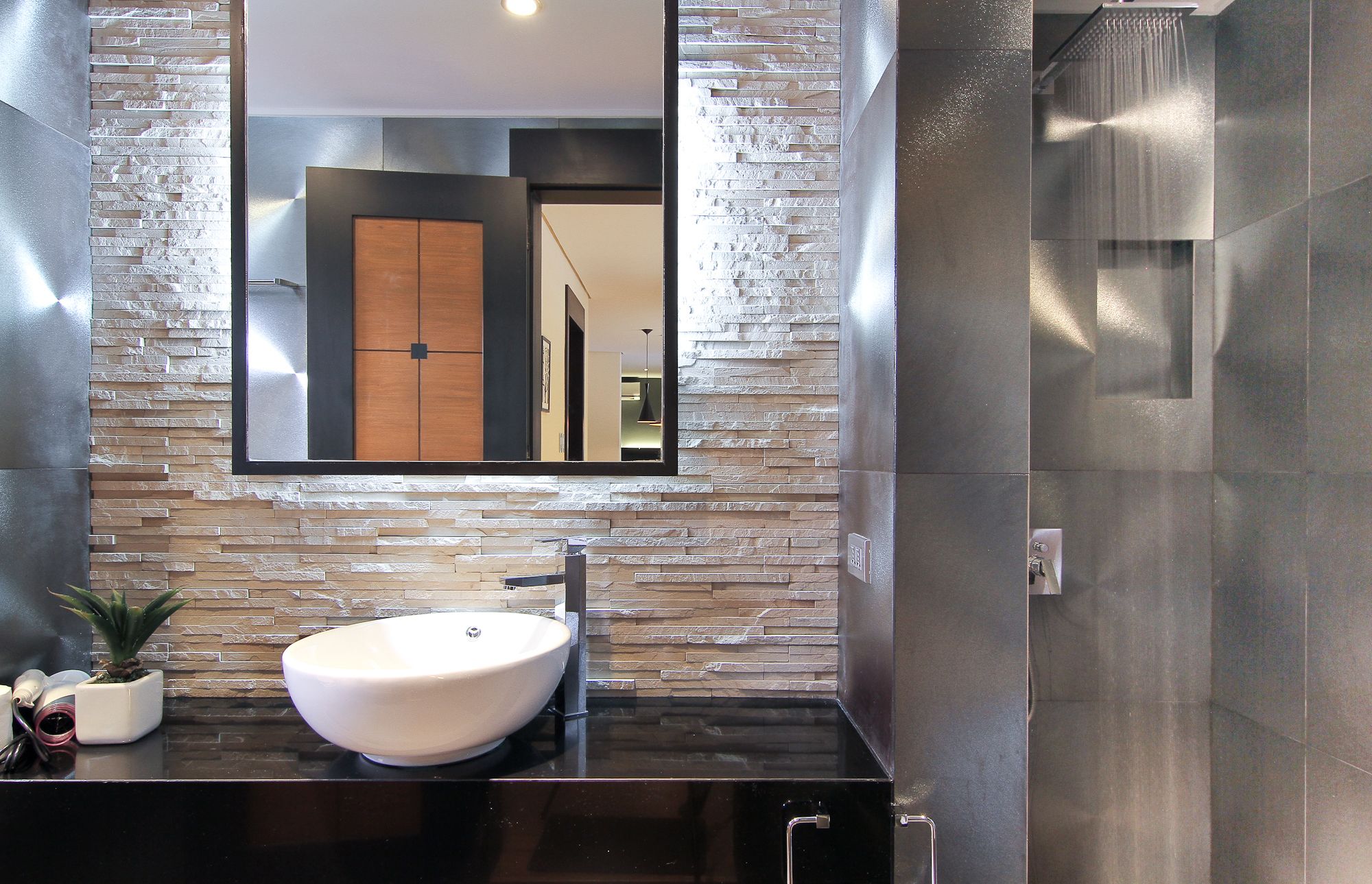 Sampaguita Suite | Bathroom | Shower, hair dryer, towels