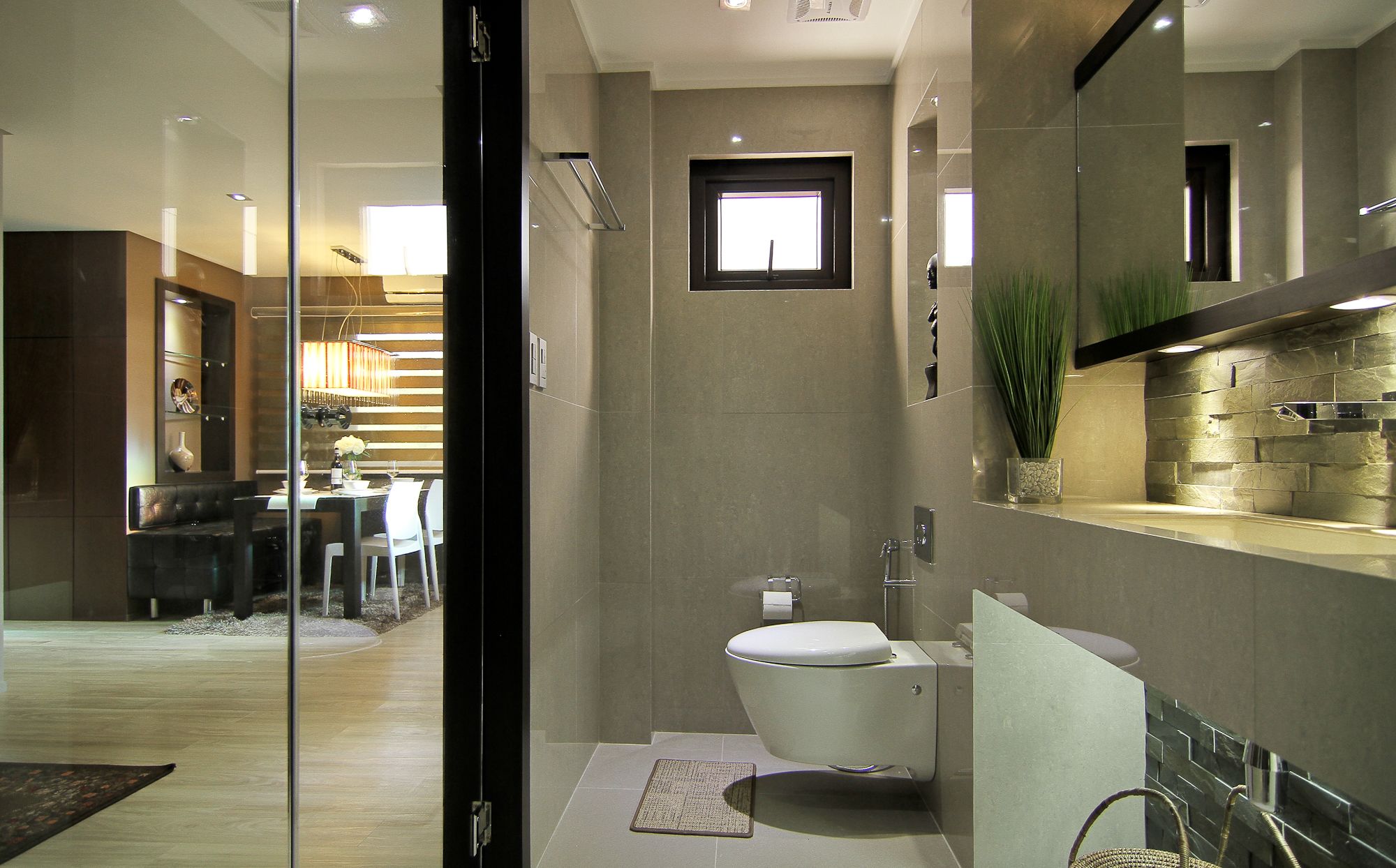 Ylang Ylang Studio | Bathroom | Shower, hair dryer, towels