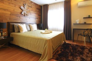 Suite (Puka) | Safe på rommet, skrivebord, strykejern/-brett og barnesenger (inkludert)