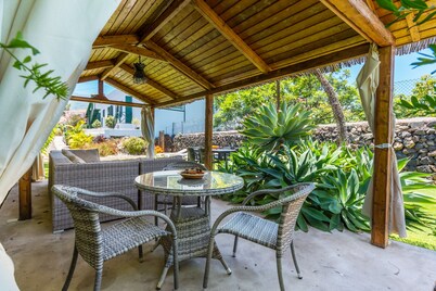 QUALITY HOUSE CLOSE TO THE SEA AND CENTRAL LOCATION, BARBACUE, GARDEN, free wifi