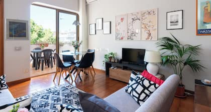 Loretta's place! A modern, cozy, quiet and bright apartment