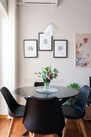 Dining - Welcome home Private apartment 5min walk from the beach, 25 minutes from  Rome" (Lido di Ostia)