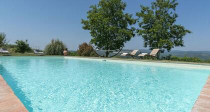 CASALE AL DOGLIO 6 + 1 nukkuu, huvila yksityisellä uima-altaalla yksinoikeudella!