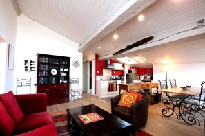 Smart TV, books, stereo - Views, Elevator, Air-Conditioning and fast WiFi (Bordeaux)