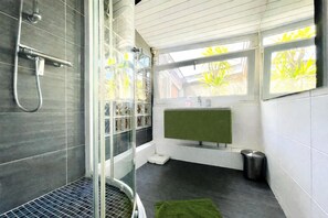 Hårføner og håndklær