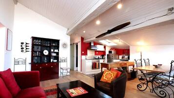 Smart TV, books, stereo