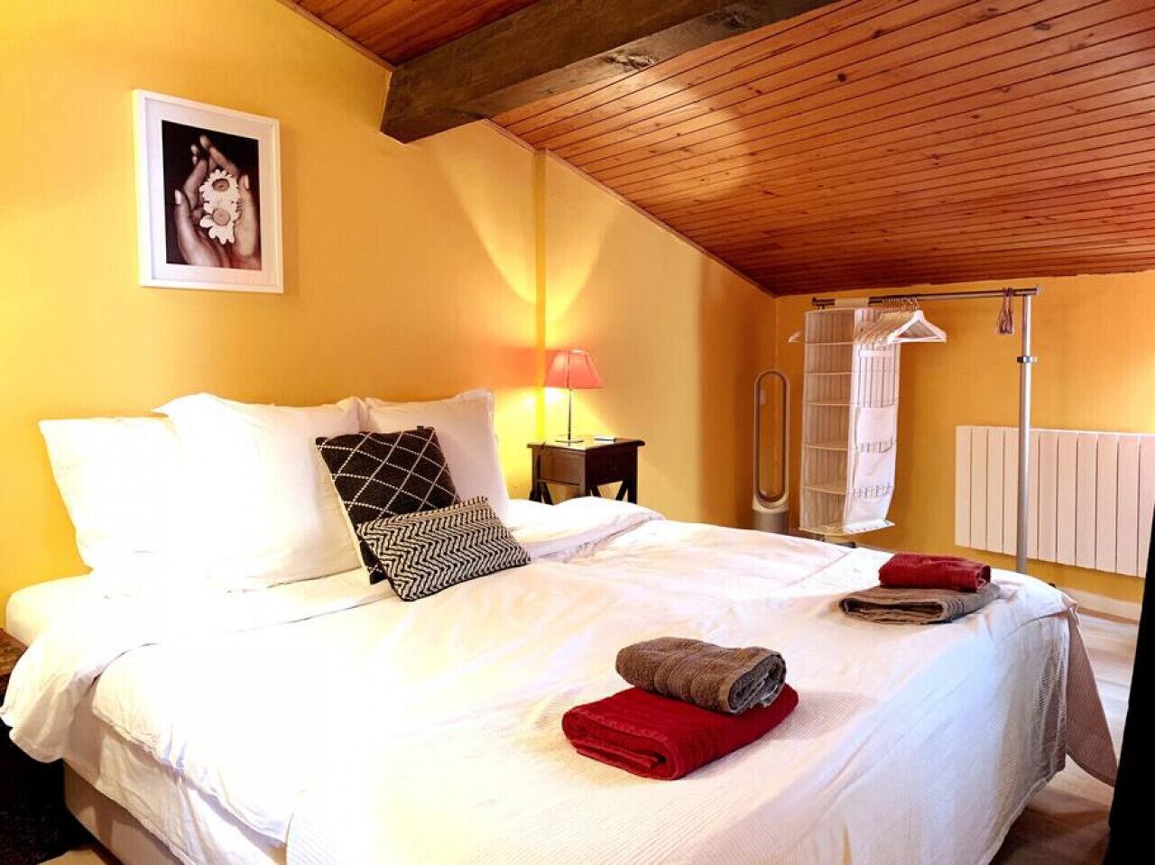 2 bedrooms, desk, iron/ironing board, travel cot