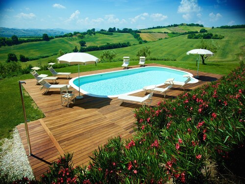 Cascina Ottalevi Villa with golf driving range and hot tub
