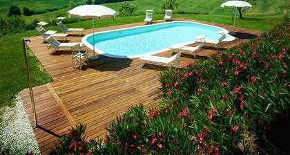 Cascina Ottalevi Villa with golf driving range and hot tub