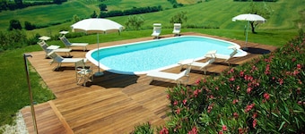 Cascina Ottalevi Villa with golf driving range and hot tub