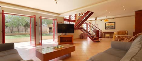 TV, fireplace, table tennis