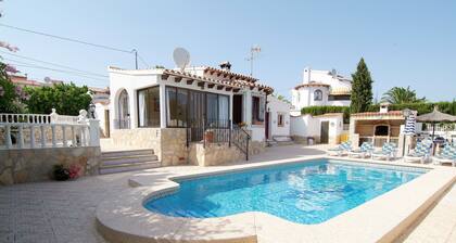 Villa de 4 chambres, jusqu'à 10 personnes, piscine privée et barbecue à proximité des plages et de Calpe