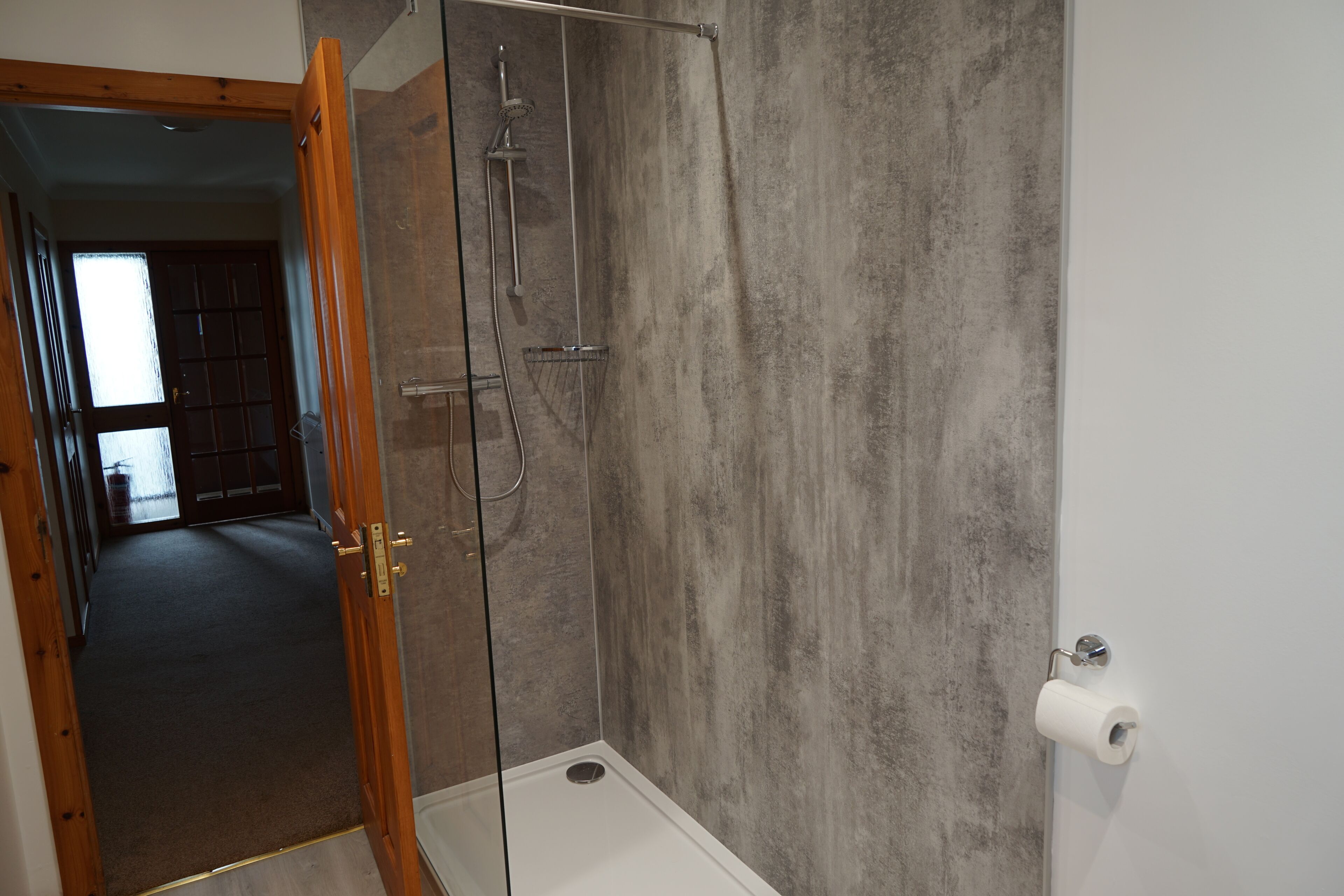 Combined shower/bathtub, hair dryer, towels, toilet paper